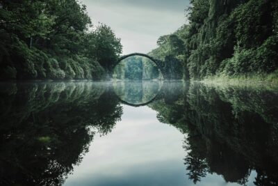 Symetrie Steinbruecke